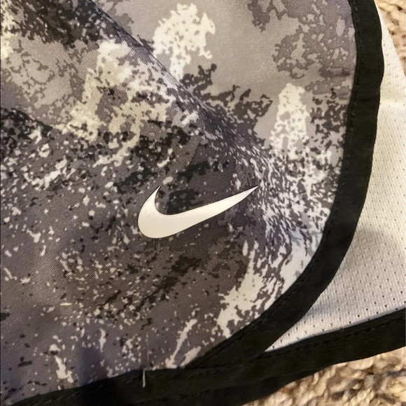 Girls Nike shorts - Picture 2 of 6